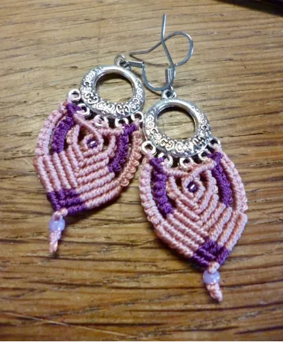 Boucles d'oreilles macramé rose violet
