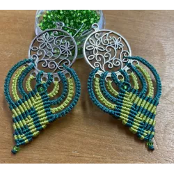 boucles d'oreilles estampes et macramé vertes