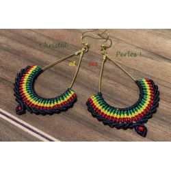 Boucles d'oreilles macramé couleurs rasta et gouttes métal