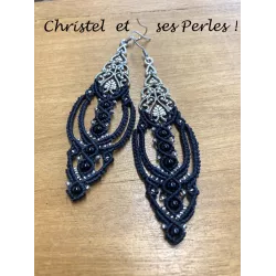 Boucles d'oreilles macramé noires et estampe filigranes