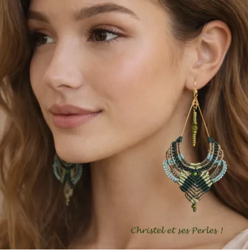 Collection ARCADIA : Boucles d'oreilles macramé et créoles camaieu vert Collection ARCADIA : Boucles d'oreilles macramé et créoles camaieu vert