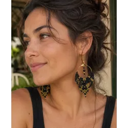 Boucles d'oreilles macramé Elfiques noires et dorées sur créoles