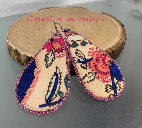 Boucles d'oreilles gouttes tissu floral rose et bleu marine