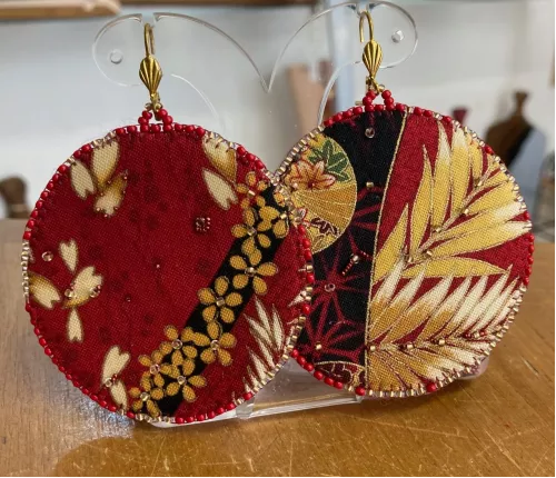 Boucles d'oreilles brodées tissu rouge imprimé floral, taille XL