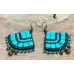 Boucles d'oreilles brodées sur cuir, perles de verre turquoise et cuivre
