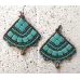 Boucles d'oreilles brodées sur cuir, perles de verre turquoise et cuivre