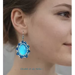 Boucles d'oreilles brodées bleues aquamarine
