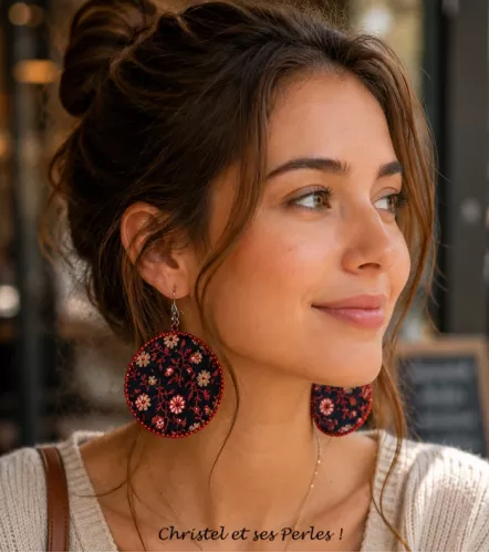 Boucles d'oreilles rondes XL tissu floral rouge et noir