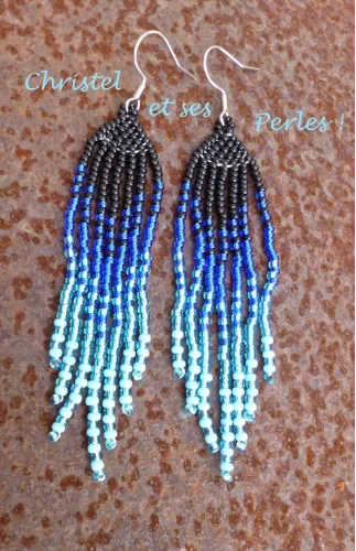 Boucles d'oreilles franges perlées bleues Boucles d'oreilles franges perlées bleues