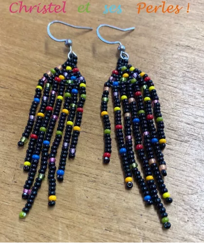 Boucles d'oreilles confettis multicolores en perles Boucles d'oreilles confettis multicolores en perles