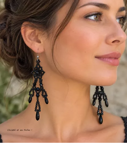 Boucles d'oreilles Élégance Noire en perles tissées Boucles d'oreilles Élégance Noire en perles tissées