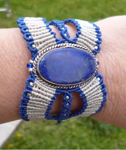 Bracelet macramé et Lapis Lazuli serti Bracelet macramé et Lapis Lazuli serti