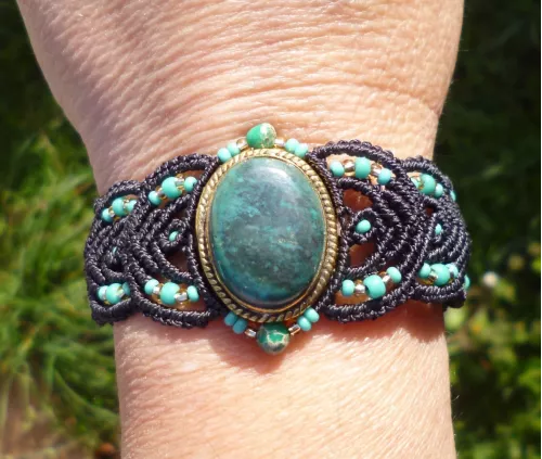 Bracelet macramé et Turquoise du Tibet sertie Bracelet macramé et Turquoise du Tibet sertie