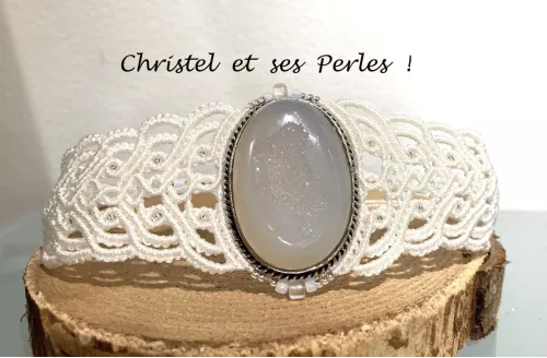 Bracelet macramé baroque et Druse d'onyx blanc Bracelet macramé baroque et Druse d'onyx blanc