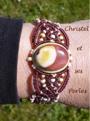 Bracelet macramé et Mookaite sertie de laiton