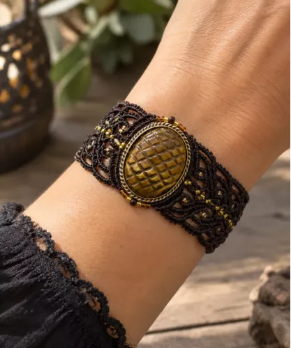 Bracelet macramé baroque et Oeil de Tigre serti