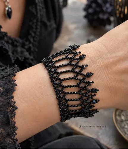 Bracelet manchette Dentelle Noire en perles Bracelet manchette Dentelle Noire en perles