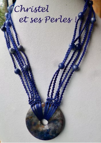 Collier macramé et donut en SODALITE Collier macramé et donut en SODALITE