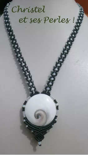 Collier macramé et Oeil de Ste Lucie Collier macramé et Oeil de Ste Lucie