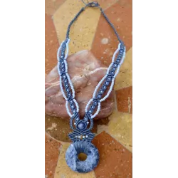 Petit collier macramé et Donut en Sodalite