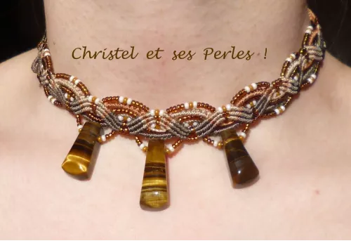 Collier ras de cou en macramé et 3 oeils de tigre Collier ras de cou en macramé et 3 oeils de tigre