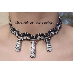 Collier ras de cou en macramé et pendentifs noir&blanc
