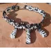 Collier ras de cou en macramé et pendentifs noir&blanc
