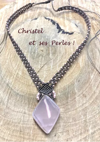 Collier macramé et Quartz rose forme losange Collier macramé et Quartz rose forme losange