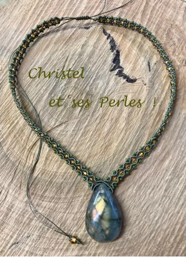 Collier macramé et Labradorite reflets verts dorés Collier macramé et Labradorite reflets verts dorés