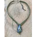 Collier macramé et Labradorite reflets verts dorés Collier macramé et Labradorite reflets verts dorés
