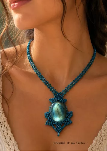 Collier macramé Elfique fil canard et Labradorite