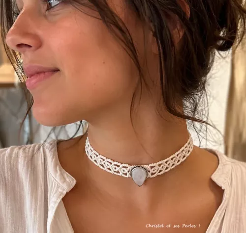 Collier ras de cou Pierre de Lune sertie Collier ras de cou Pierre de Lune sertie