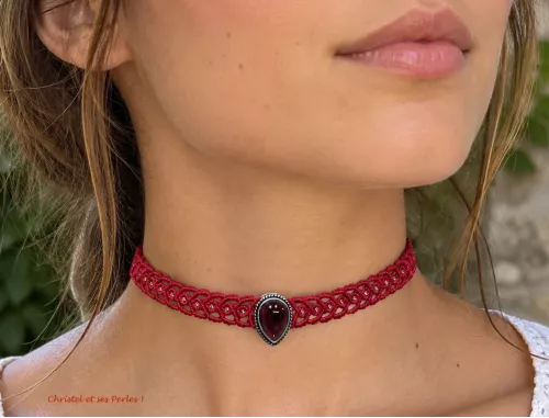 Ras-de-cou macramé rouge avec pierre fine Grenat