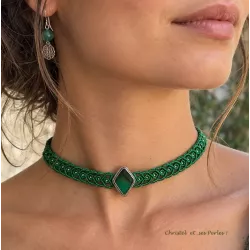 Collier macramé ras de cou et Onyx vert
