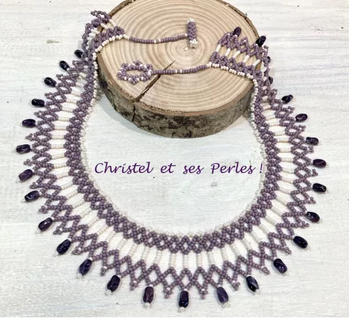 Collier perles parme et ivoire Collier perles parme et ivoire