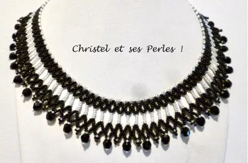 Collier perles noires et argentées Collier perles noires et argentées