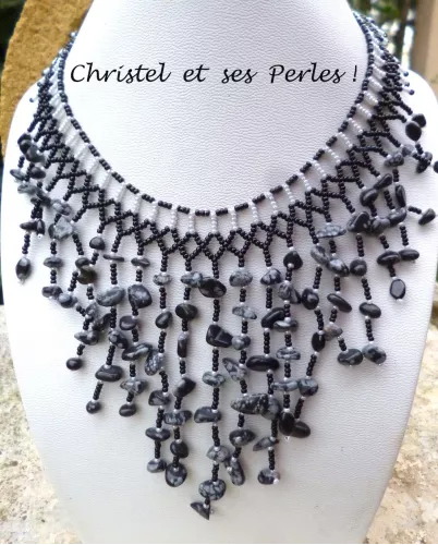 Collier fils perlés d'osidienne flocon de neige Collier fils perlés d'osidienne flocon de neige