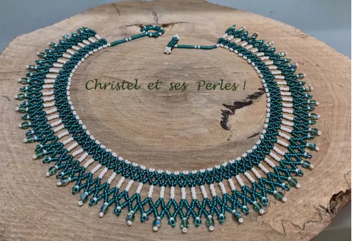 Collier perles vert Emeraude et crème