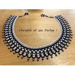 Collier perles dessiné noir et blanc