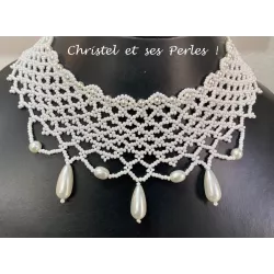 Collier dentelles perles blanches et gouttes nacrées