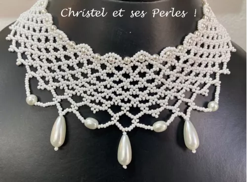 Collier dentelles perles blanches et gouttes nacrées