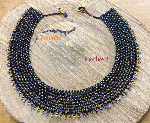 Confettis, collier large noir et multicolore