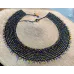 Confettis, collier large noir et multicolore