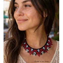 Collier perles coeurs rouge noir blanc