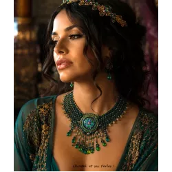 Shéhérazade, Collier perlé large et baroque, vert emeraude et doré