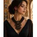 Ispahan, Collier perlé large et baroque, Noir et cuivré Ispahan, Collier perlé large et baroque, Noir et cuivré