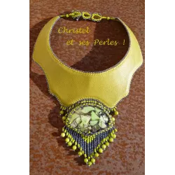 Collier plastron cuir et pierre brodée
