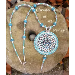 Pendentif blanc/bleu cuir et estampe métal