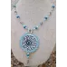 Pendentif blanc/bleu cuir et estampe métal Pendentif blanc/bleu cuir et estampe métal