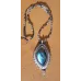 Pendentif en Labradorite brodée sur cuir